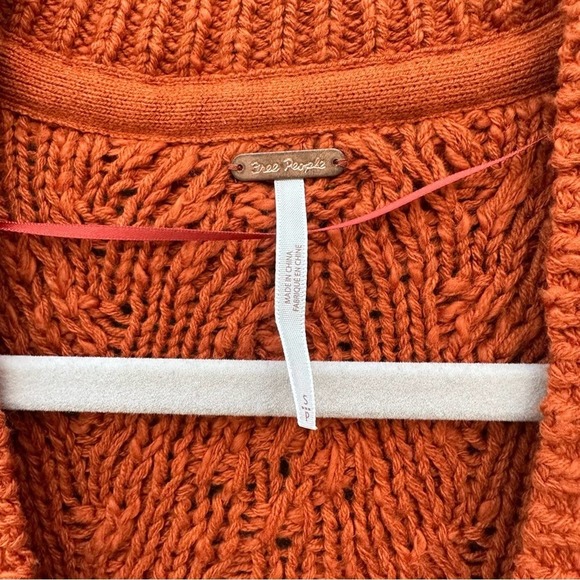 Free People Montana Cable Knit button front w/ pockets burnt orange Cardigan szS - Picture 11 of 14